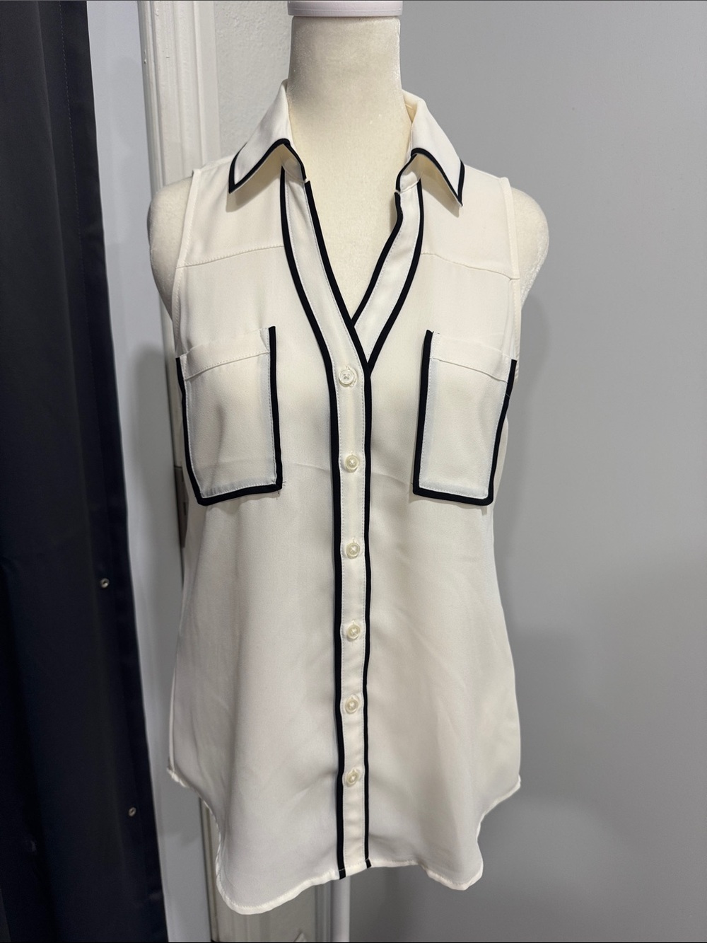 Express Sleeveless White Button-Front Blouse with Black Piping
